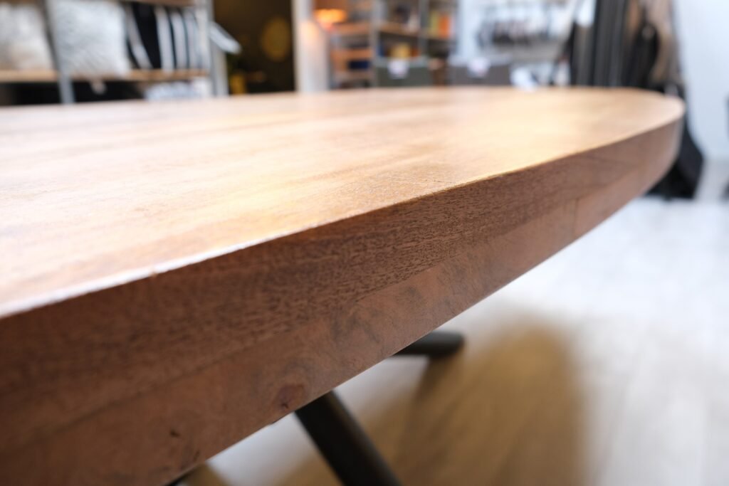 Table à Manger Ovale Bois de Manguier - Pied central Mikado - FOLLOS DESIGN