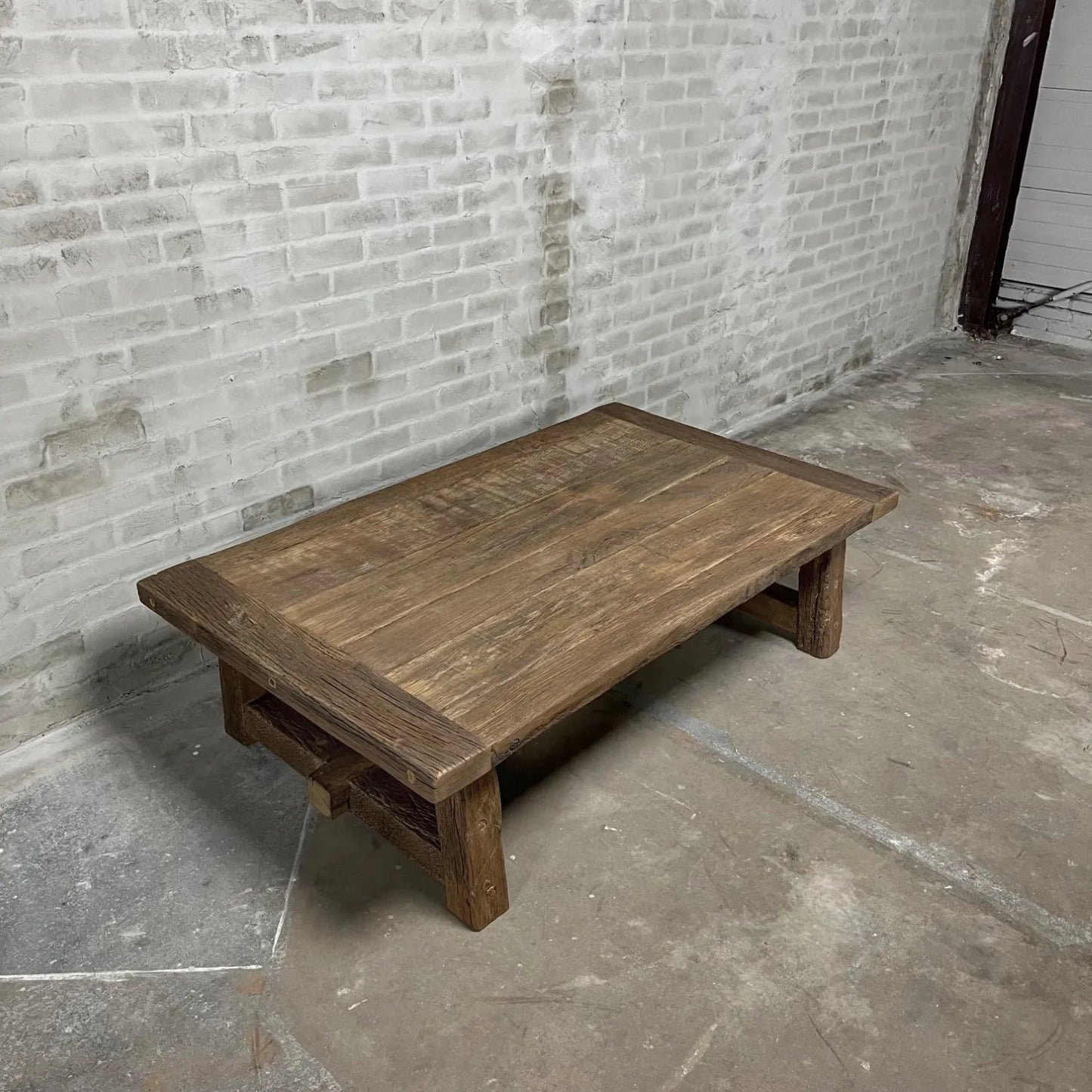 Table basse style ferme Founder en Chêne massif ancien - FOLLOS DESIGN