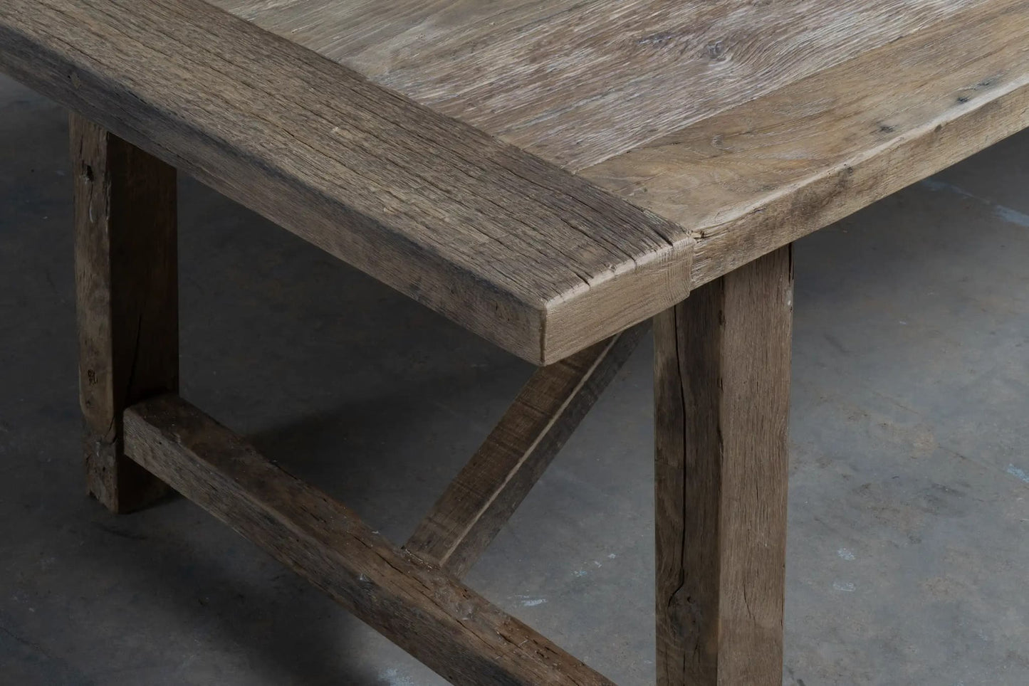 Table de ferme style Millau – bois ancien, lignes sobres, esprit atelier