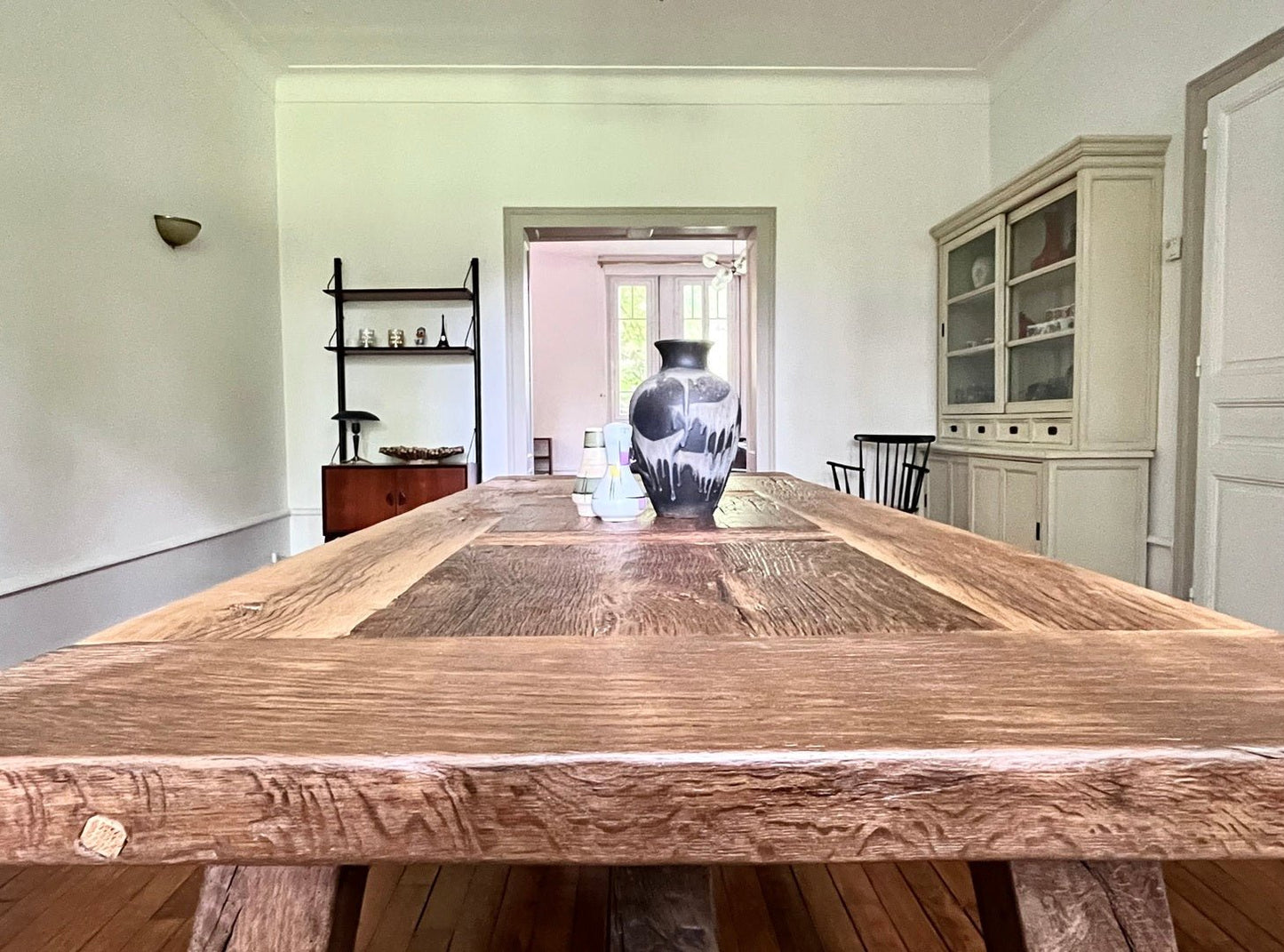 Table en bois massif Tower – lignes épurées, esprit campagne sobre