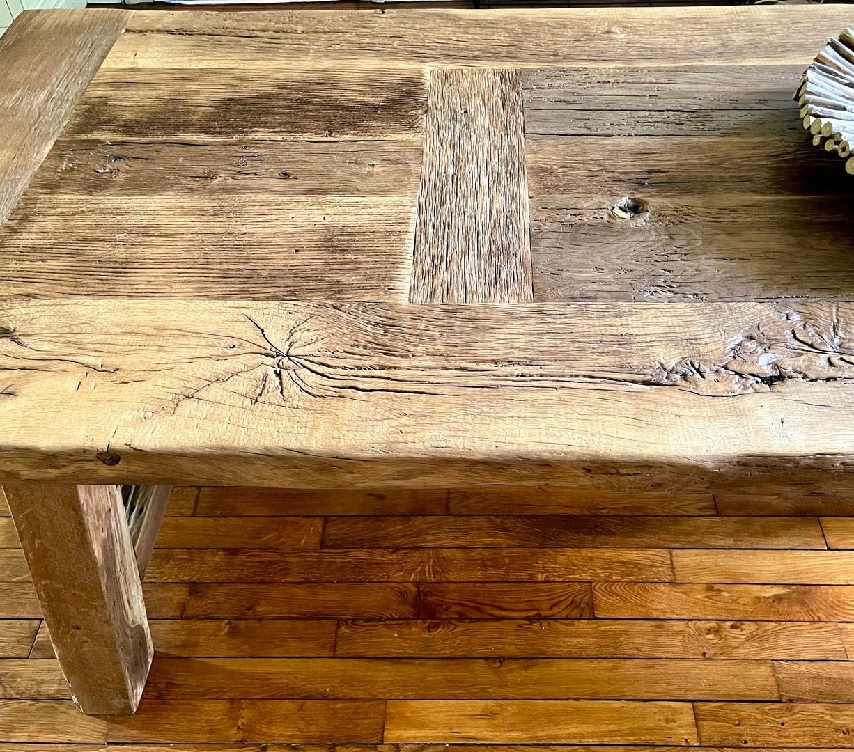 Plateau de table Tower en chêne massif ancien, finition artisanale et style campagne haut de gamme.