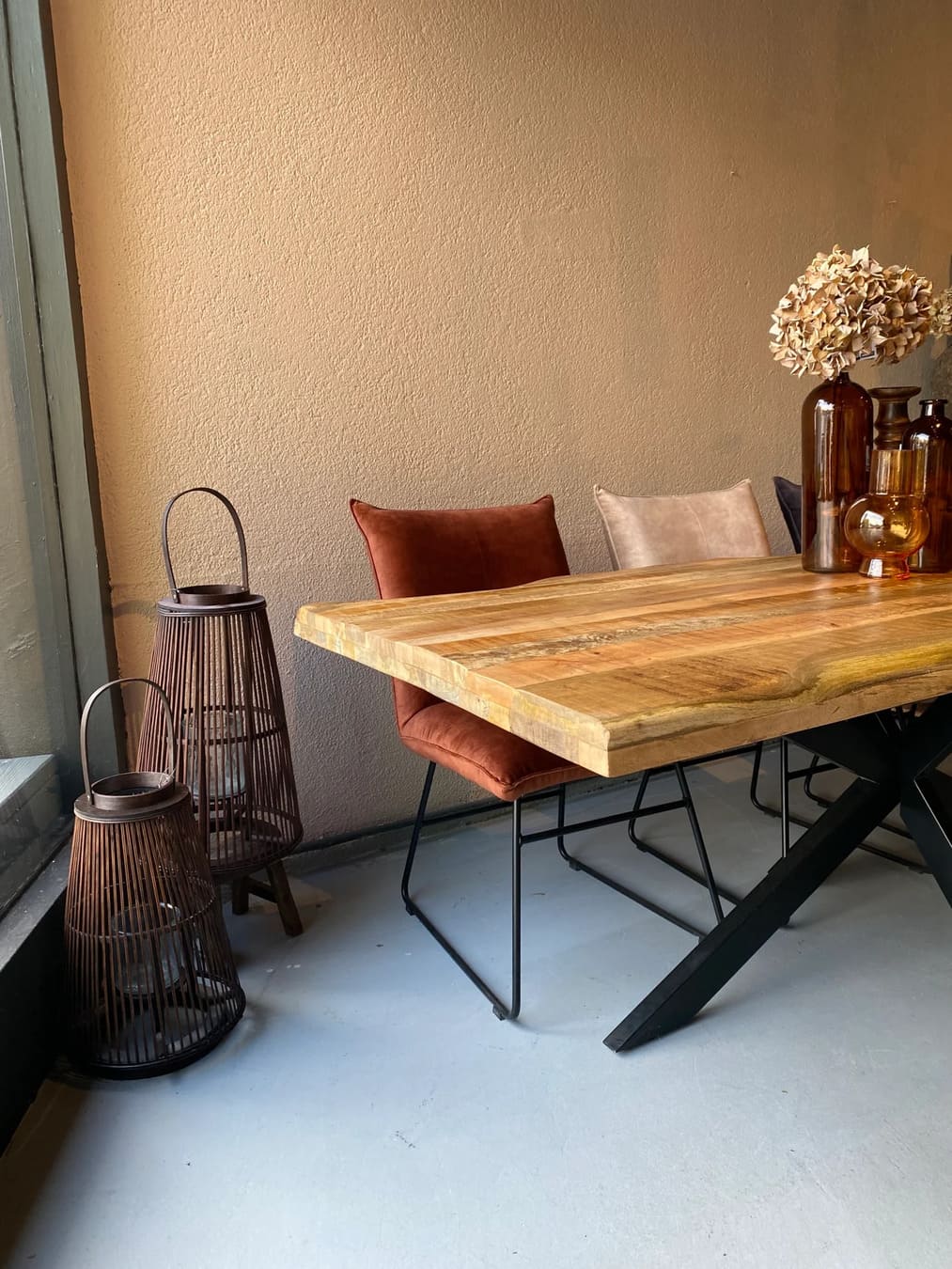 Table en Manguier Massif Live Edge - Pied Central Mikado - FOLLOS DESIGN