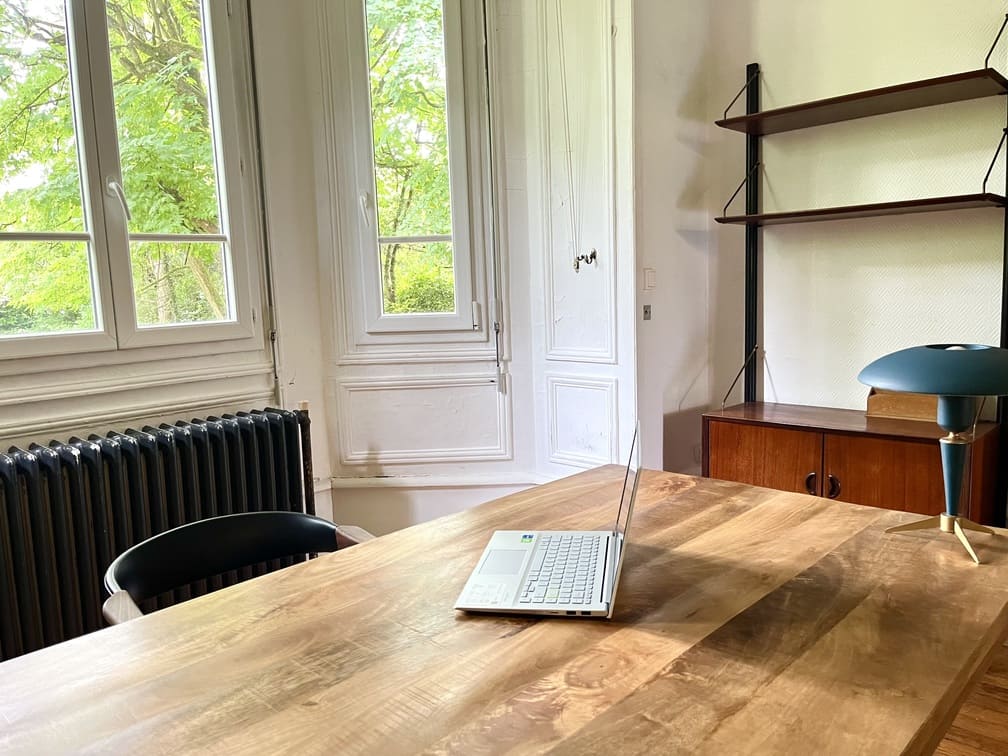 Table en Manguier Massif Naturel Rectangulaire - Pied Central Mikado - FOLLOS DESIGN