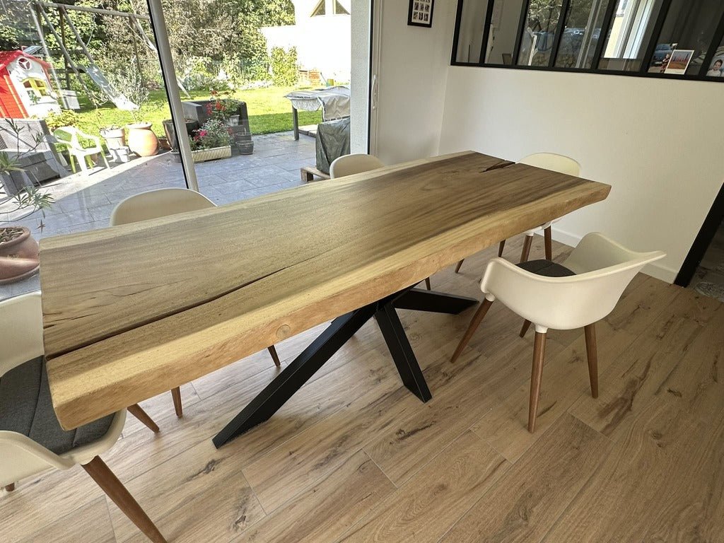 Table en tronc d’arbre live edge – idéale pour salle à manger ou espace professionnel haut de gamme
