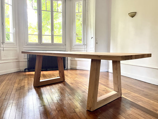 Table Triangle en Chêne Massif – Design Contemporain - FOLLOS DESIGN