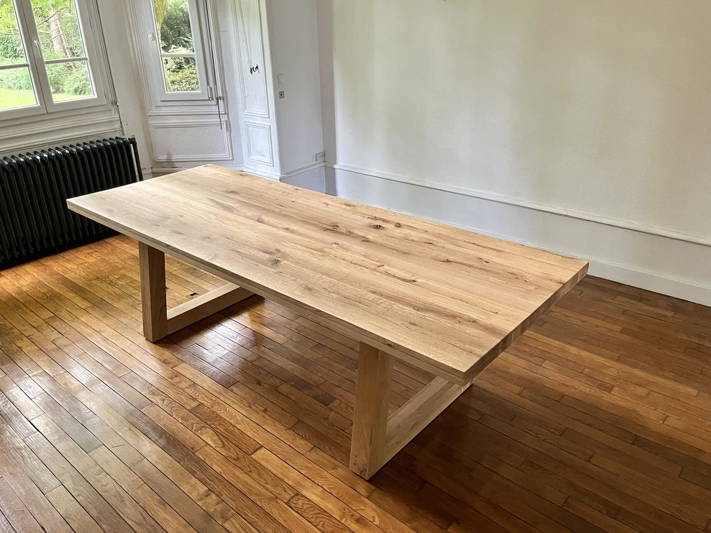 Table Triangle en Chêne Massif – Design Contemporain - FOLLOS DESIGN