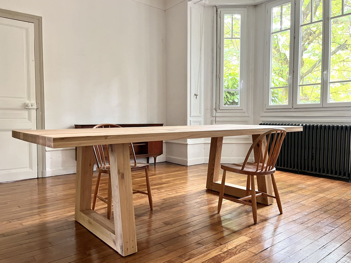 Table Triangle en Chêne Massif – Design Contemporain - FOLLOS DESIGN