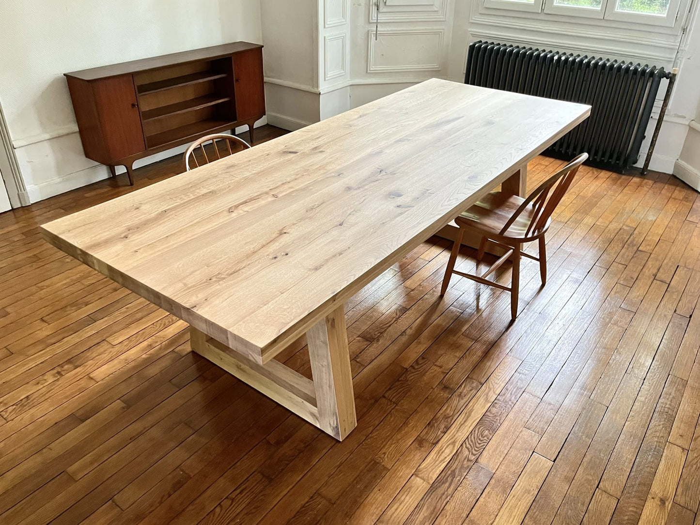 Table Triangle en Chêne Massif – Design Contemporain - FOLLOS DESIGN