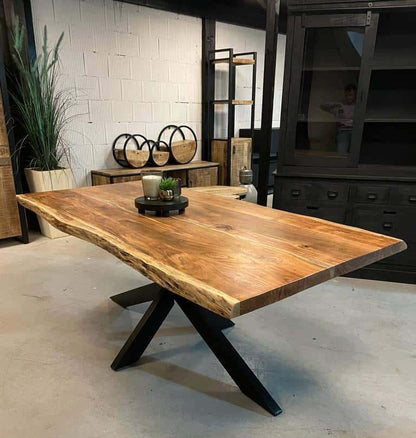Table acacia massif Live Edge pied central metal