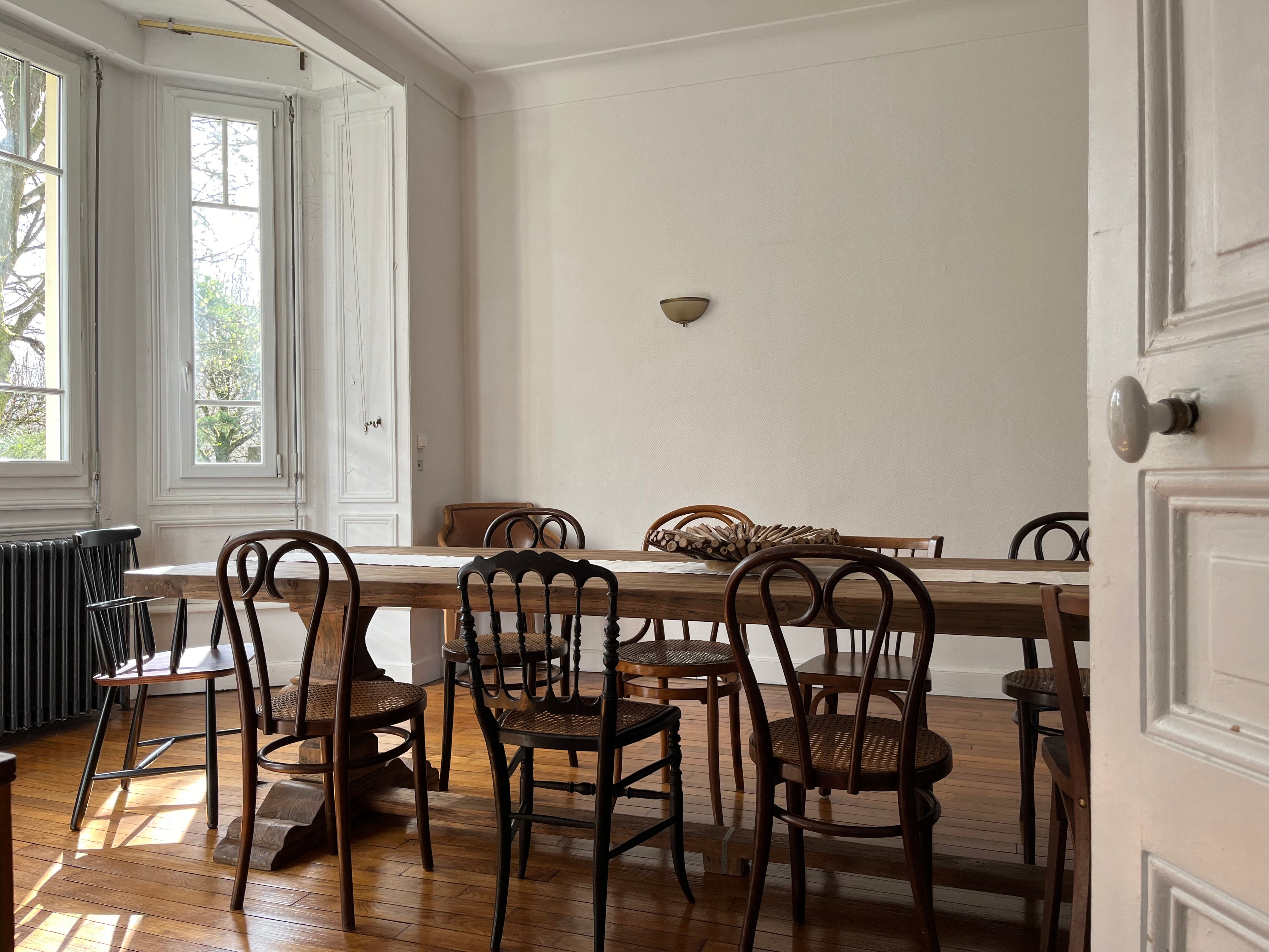 Follos Design – Création de tables artisanales en bois massif sur mesure
