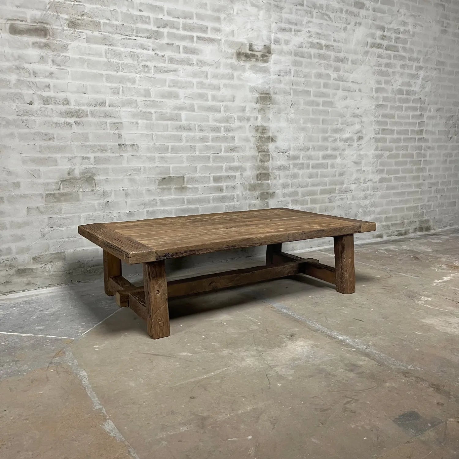 Table basse en chêne et céramique milieu du XX siècle Table basse en chêne et céramique milieu du XX siècle