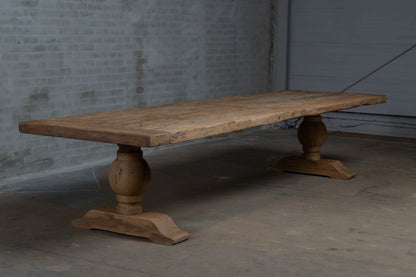 Grande table à manger style monastère – chêne massif patiné et pieds tournés