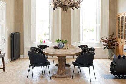 Table Ovale Diamant en chene ancien massif installee dans une salle a manger lumineuse, ambiance campagne chic.