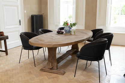 Plateau chevron de la Table Ovale Diamant en chene ancien massif, finition artisanale Follos Design.