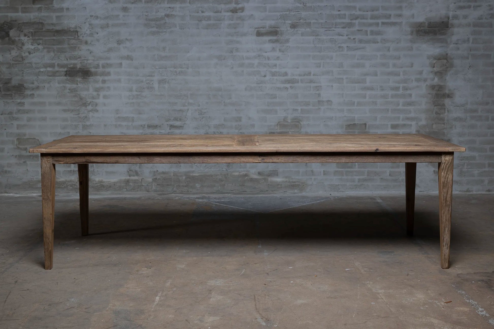 Détail du plateau de la Table Provence, veinage naturel du bois massif