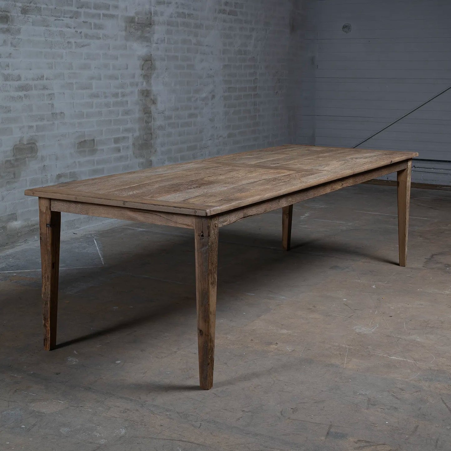 Fabrication artisanale de la Table Provence en bois ancien