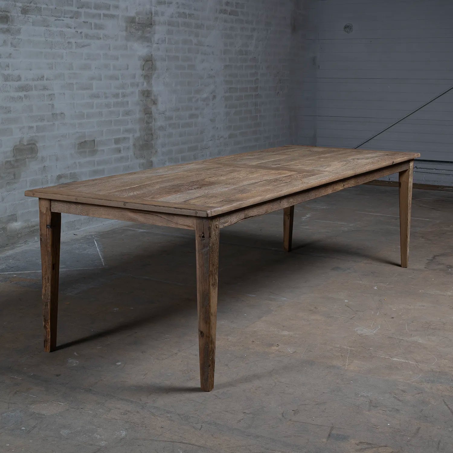 Fabrication artisanale de la Table Provence en bois ancien