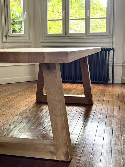 Table Triangle en Chêne Massif – Design Contemporain - FOLLOS DESIGN