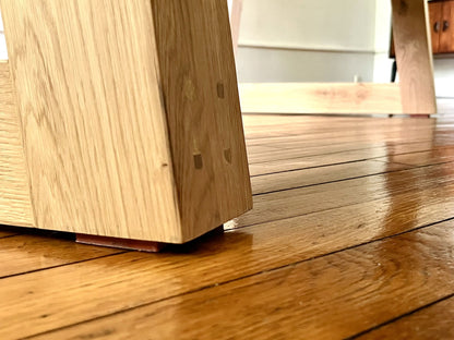 Table Triangle en Chêne Massif – Design Contemporain - FOLLOS DESIGN